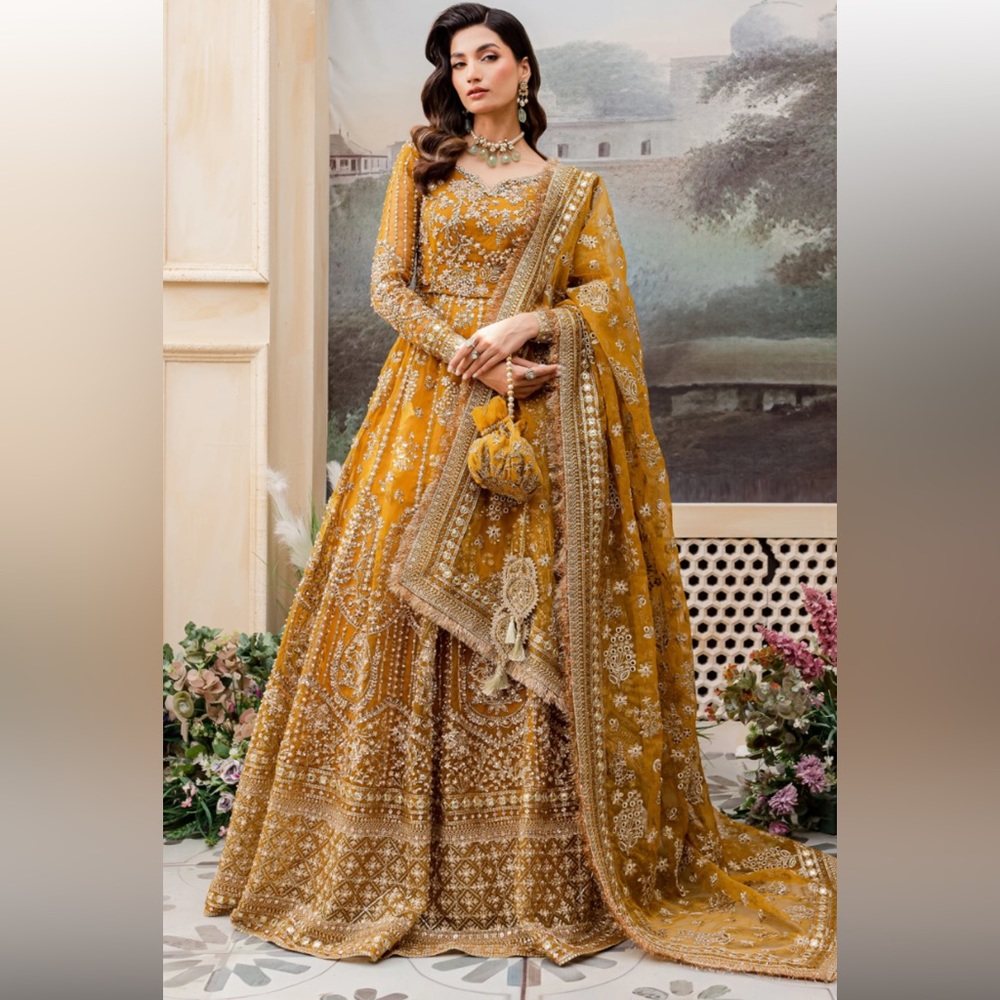 Like new 4 pc BATIK bridal mehndi lehenga